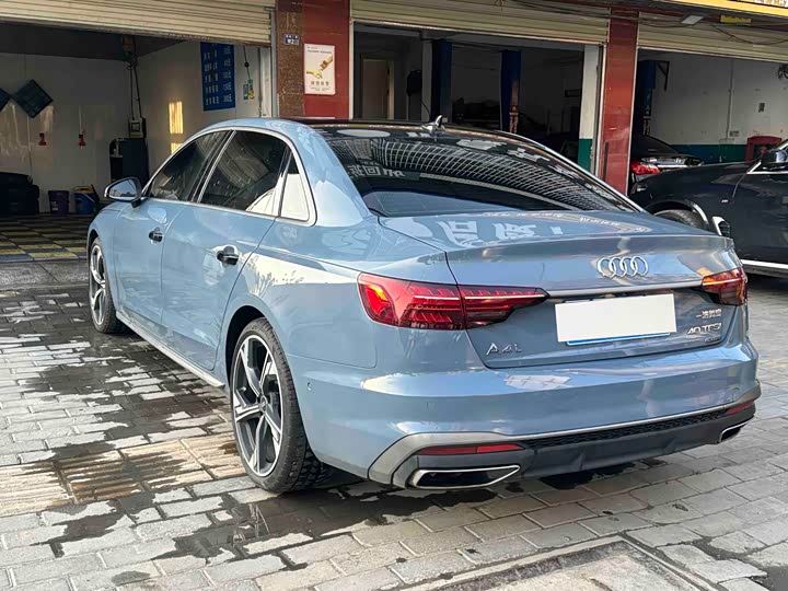 Фото 4 - Audi A4L