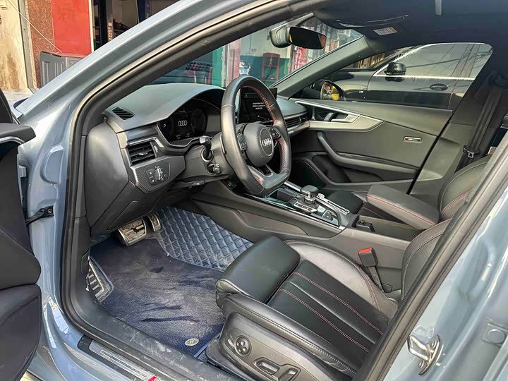 Фото 5 - Audi A4L