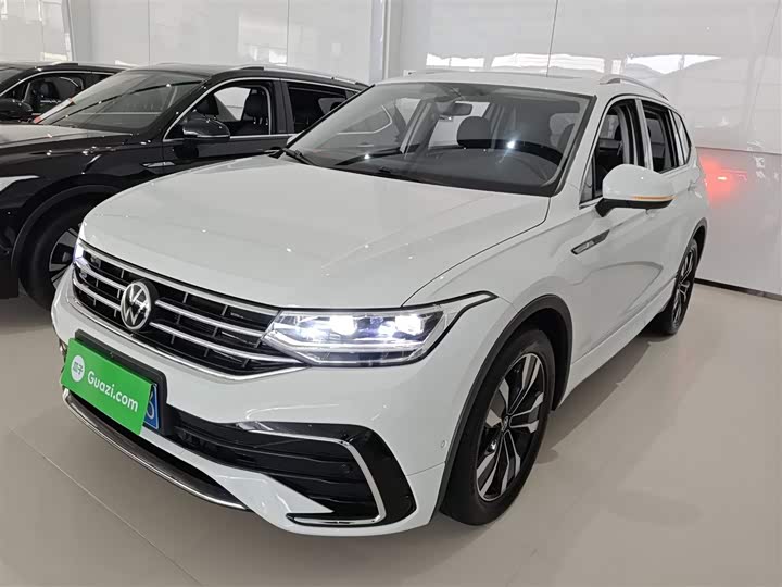 Фото 2 - Volkswagen Tiguan L Pro