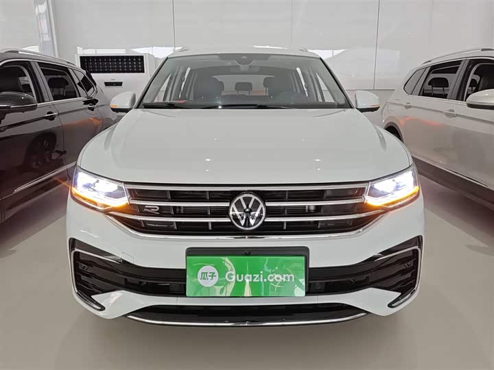 Фото 3 - Volkswagen Tiguan L Pro