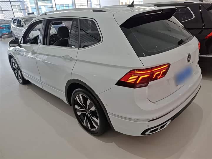 Фото 6 - Volkswagen Tiguan L Pro