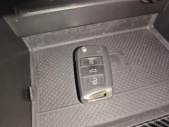 Фото 9 - Volkswagen Tiguan L Pro