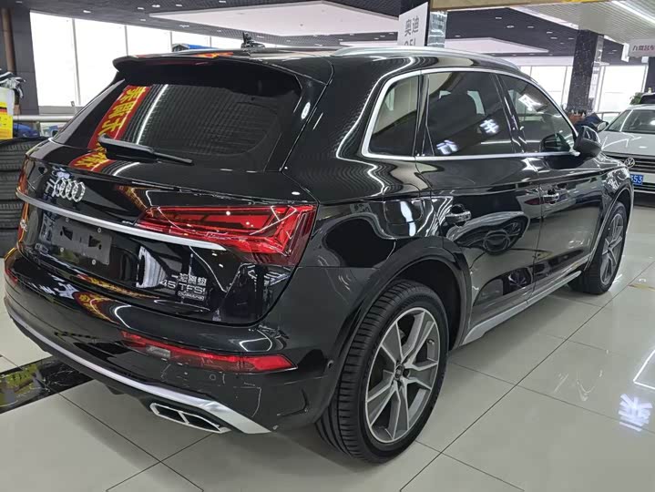 Фото 7 - Audi Q5L