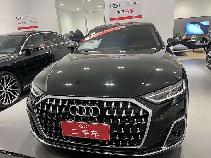 Фото 2 - Audi A8