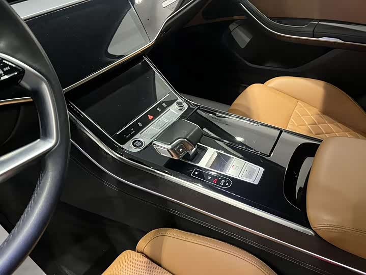 Фото 5 - Audi A8
