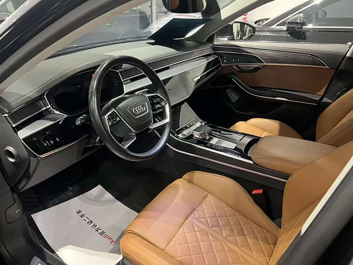 Фото 8 - Audi A8