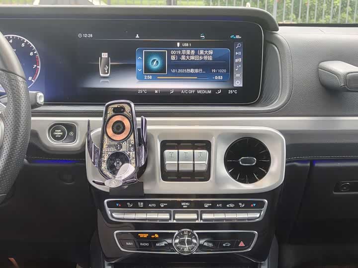 Фото 8 - Mercedes-Benz G-Class