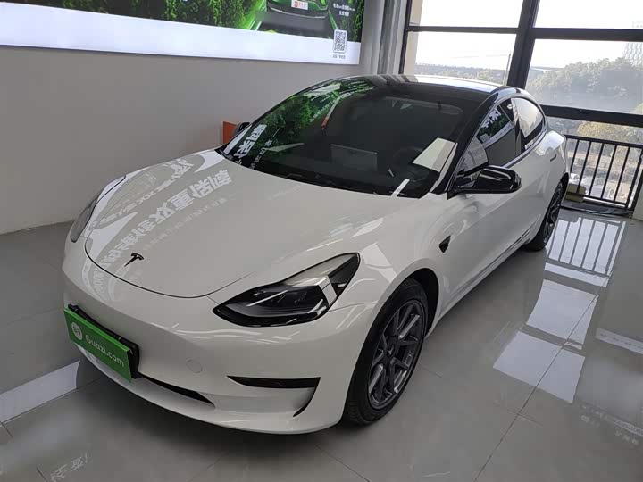 Фото 2 - Tesla Model 3