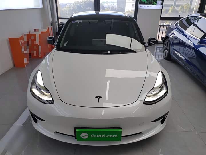 Фото 3 - Tesla Model 3