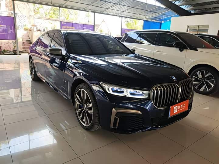 Фото 2 - BMW 7 Series