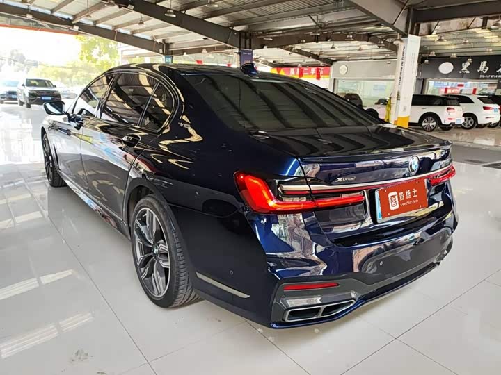 Фото 3 - BMW 7 Series