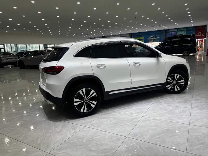 Фото 2 - Mercedes-Benz GLA-Class