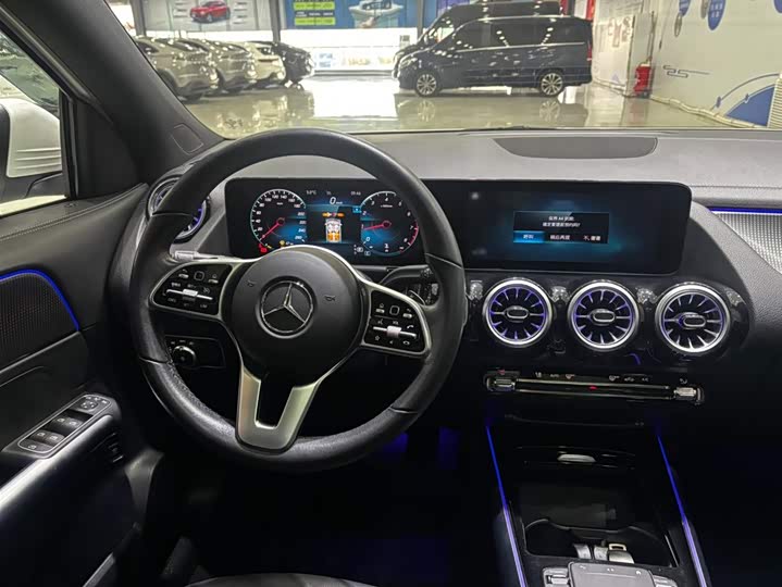 Фото 7 - Mercedes-Benz GLA-Class