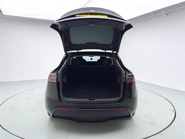 Фото 9 - Tesla Model Y