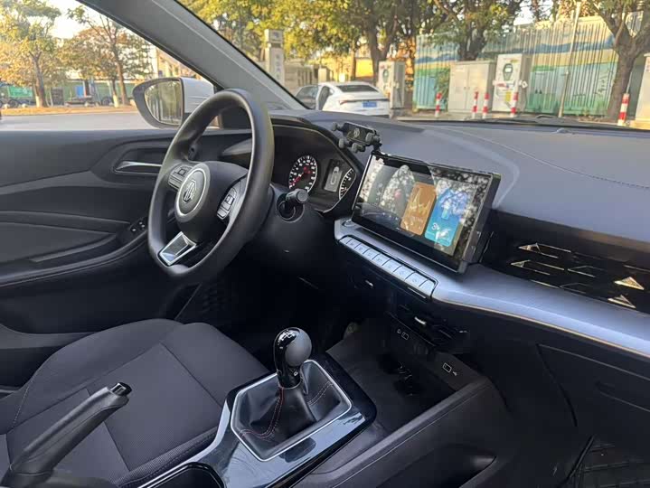 Фото 8 - MG Motor 5