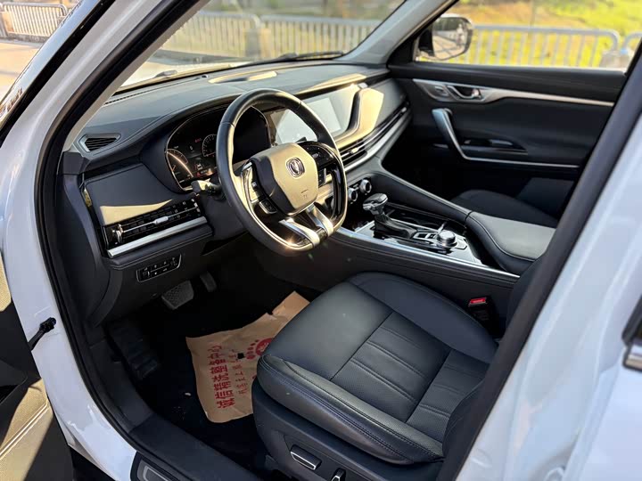 Фото 6 - Changan CS95