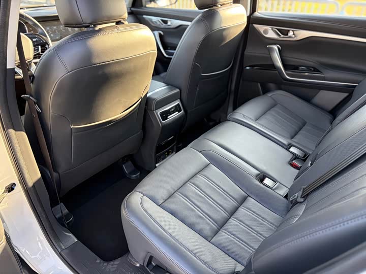 Фото 9 - Changan CS95