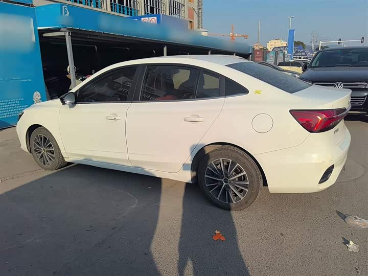 Фото 5 - Roewe i5