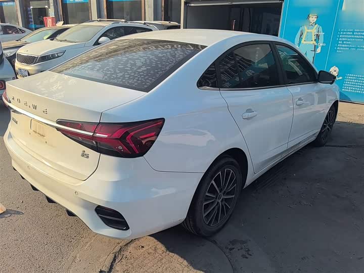 Фото 7 - Roewe i5