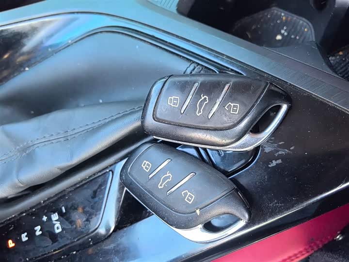 Фото 9 - Roewe i5