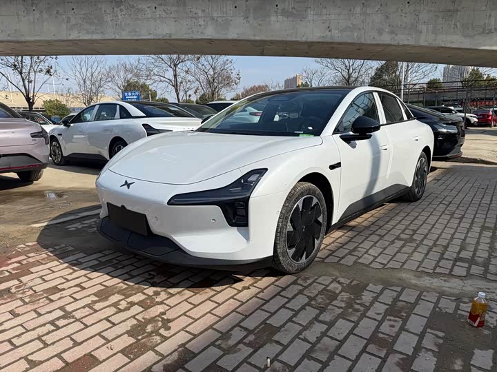 Фото 1 - XPeng Mona M03