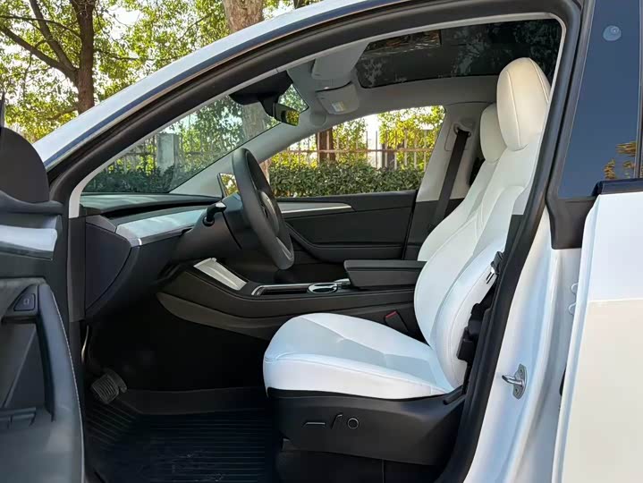 Фото 3 - Tesla Model Y