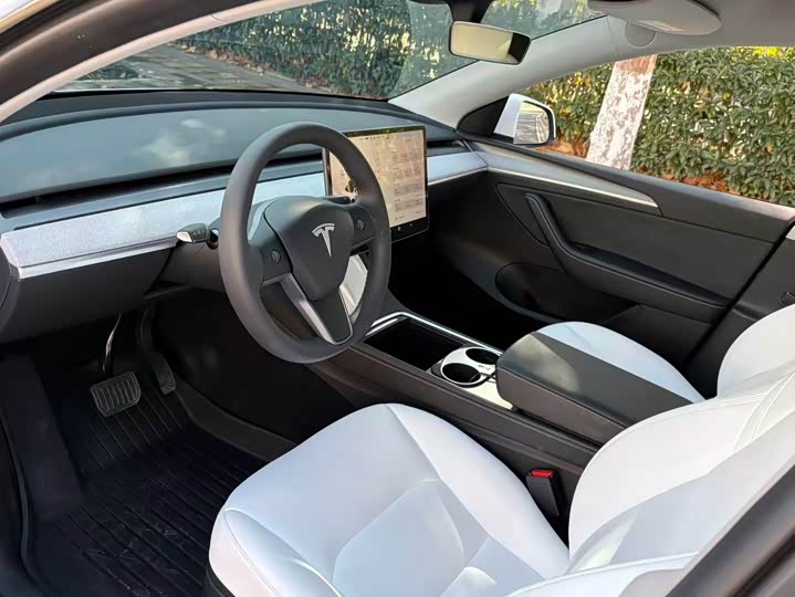 Фото 4 - Tesla Model Y