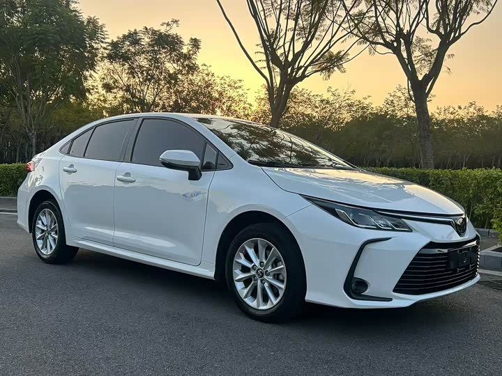 Фото 3 - Toyota Corolla