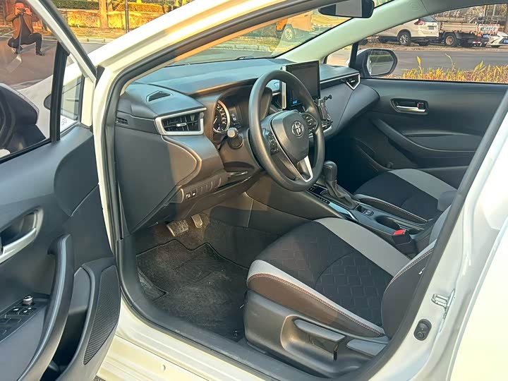 Фото 4 - Toyota Corolla