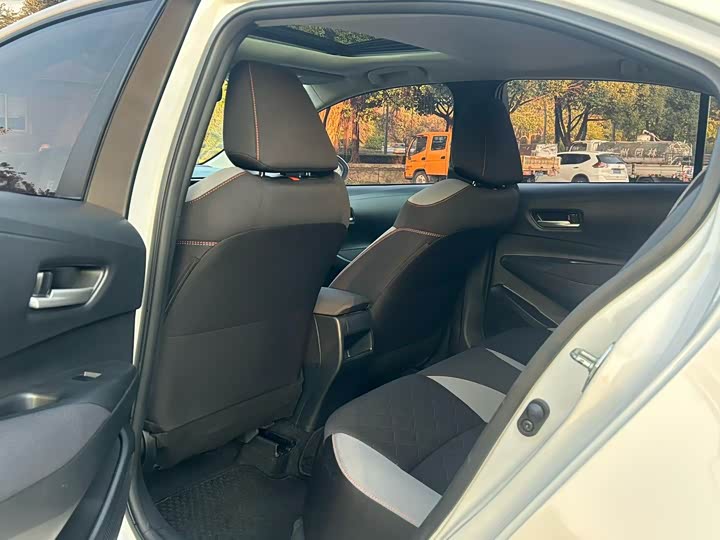 Фото 6 - Toyota Corolla