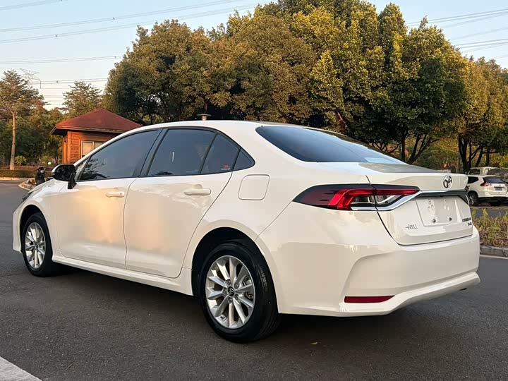 Фото 7 - Toyota Corolla