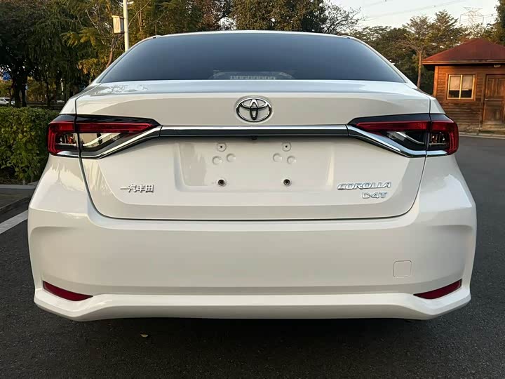 Фото 8 - Toyota Corolla