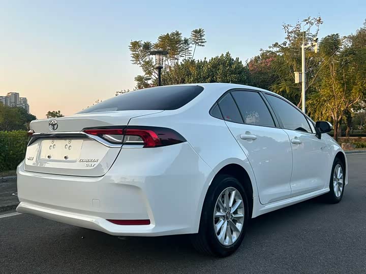 Фото 9 - Toyota Corolla