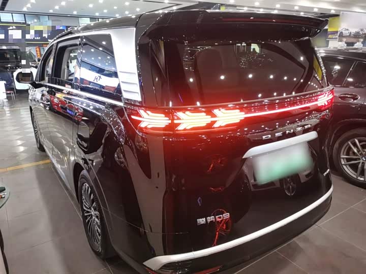 Фото 5 - Denza D9