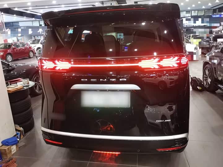 Фото 6 - Denza D9