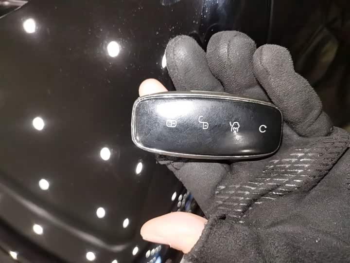 Фото 9 - Denza D9