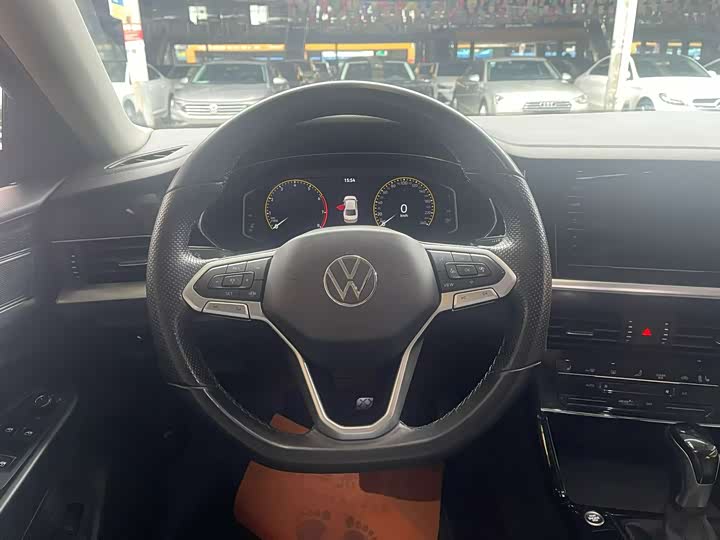 Фото 7 - Volkswagen Passat
