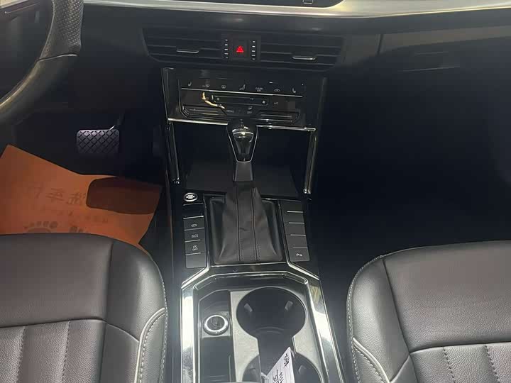 Фото 8 - Volkswagen Passat