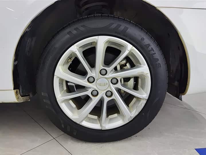 Фото 6 - Geely Emgrand