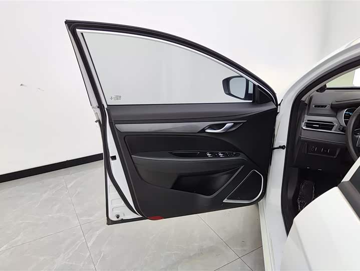 Фото 7 - Geely Emgrand