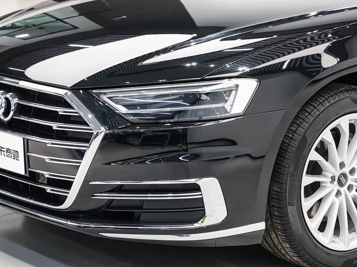 Фото 8 - Audi A8
