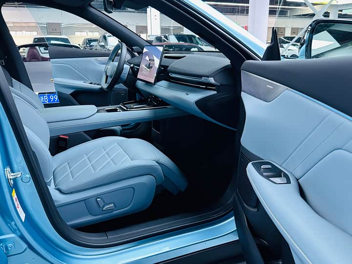 Фото 8 - Changan Deepal S05