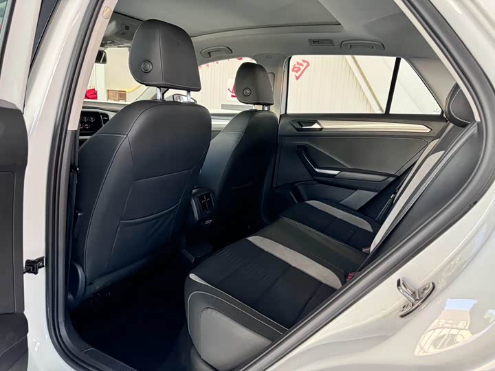 Фото 7 - Volkswagen T-Roc