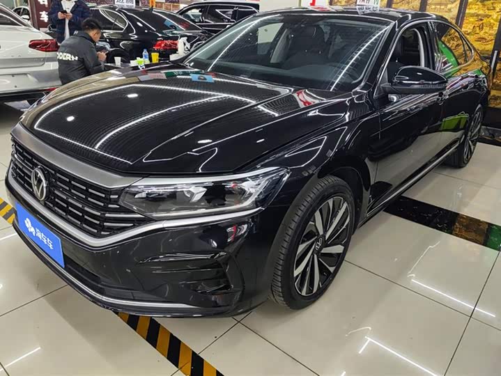 Фото 1 - Volkswagen Passat