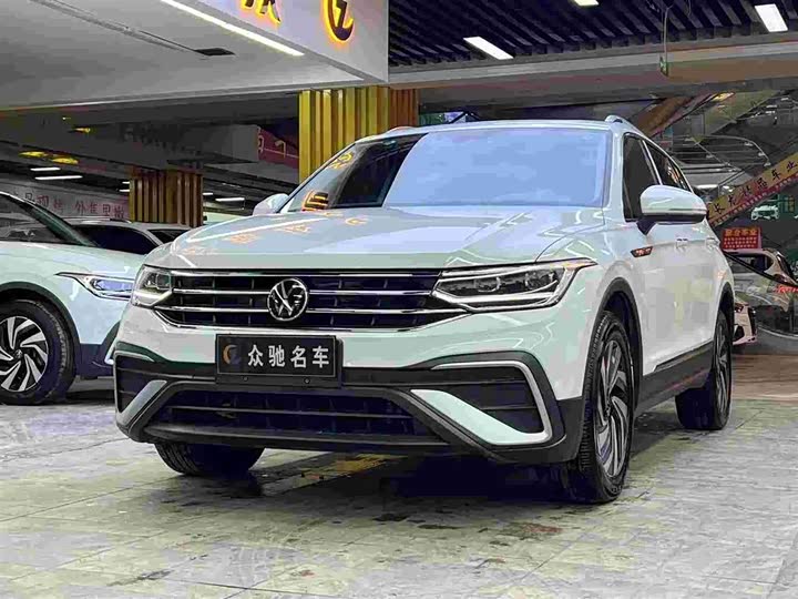 Фото 3 - Volkswagen Tiguan L Pro