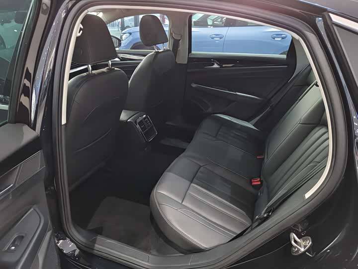 Фото 8 - Volkswagen Passat