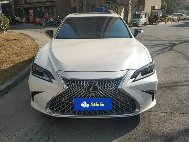 Фото 2 - Lexus ES