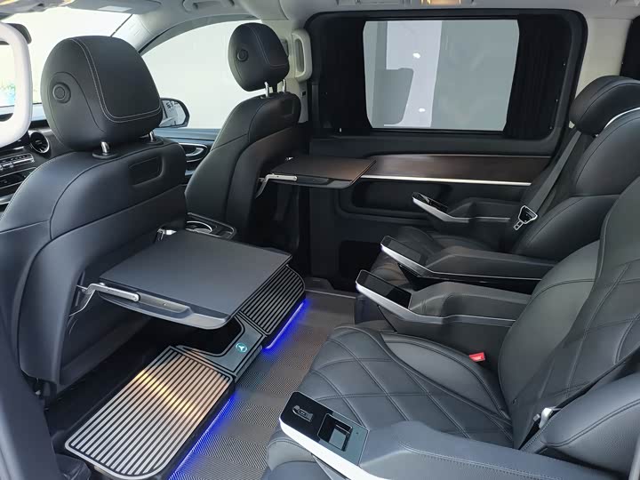 Фото 7 - Mercedes-Benz V-Class