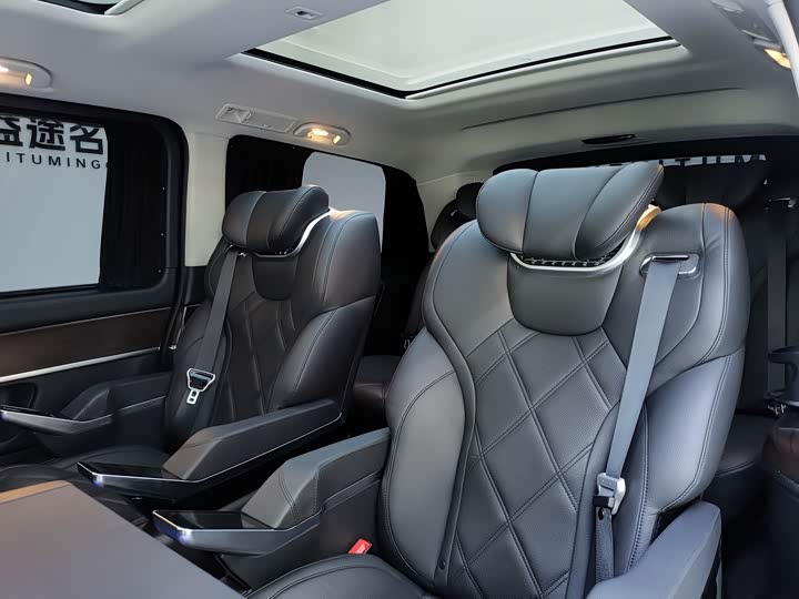 Фото 8 - Mercedes-Benz V-Class