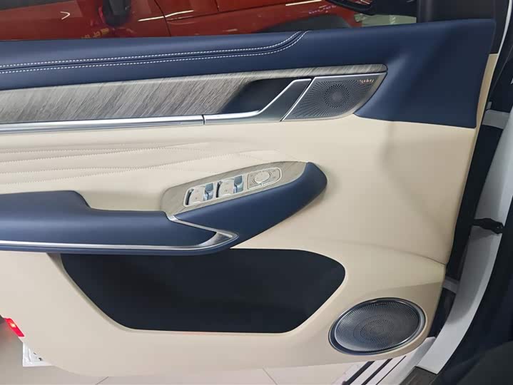 Фото 7 - Tank 500 Hybrid